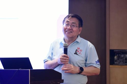 中国人民大学区域与城市经济研究所孙久文教授发表主旨演讲 中国人民大学区域与城市经济研究所孙久文教授发表主旨演讲